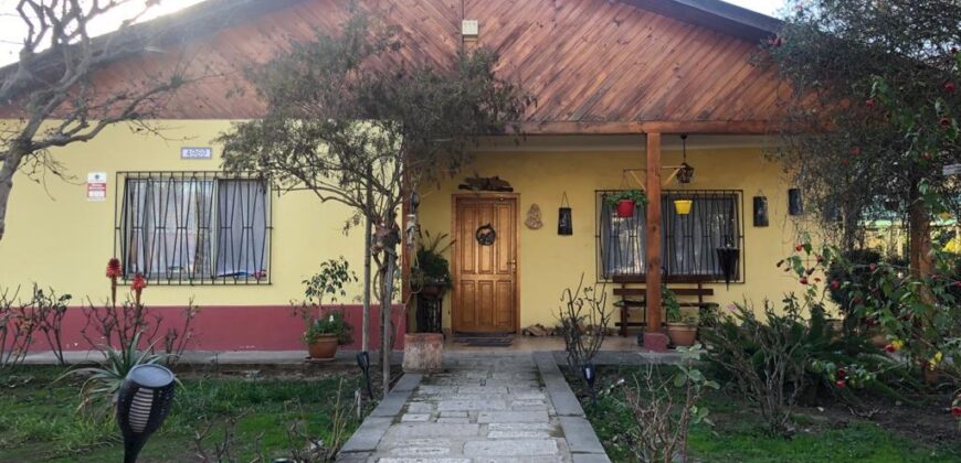 Linda casa en Plena Av Eastman, Olmué