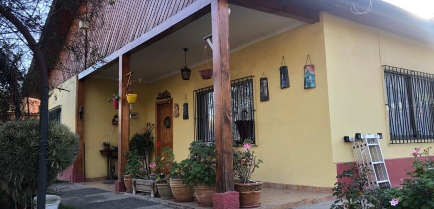Linda casa en Plena Av Eastman, Olmué