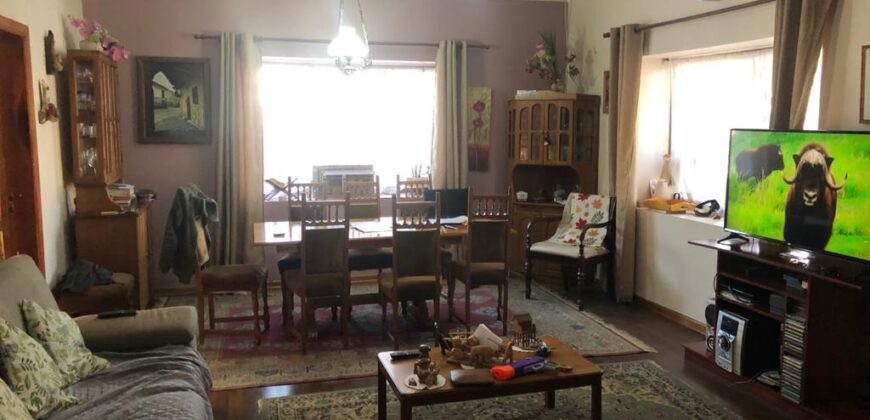 Linda casa en Plena Av Eastman, Olmué