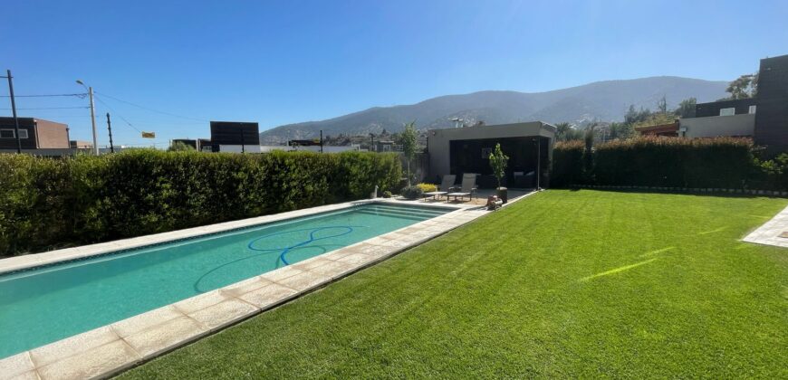 Gran casa en av eastman limache
