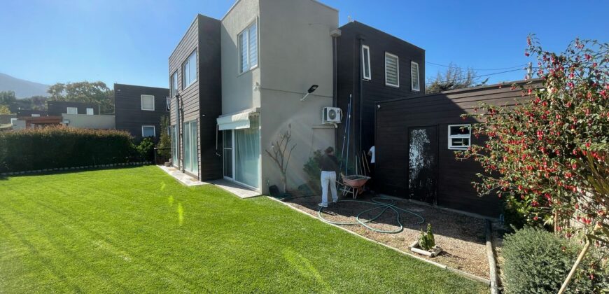 Gran casa en av eastman limache