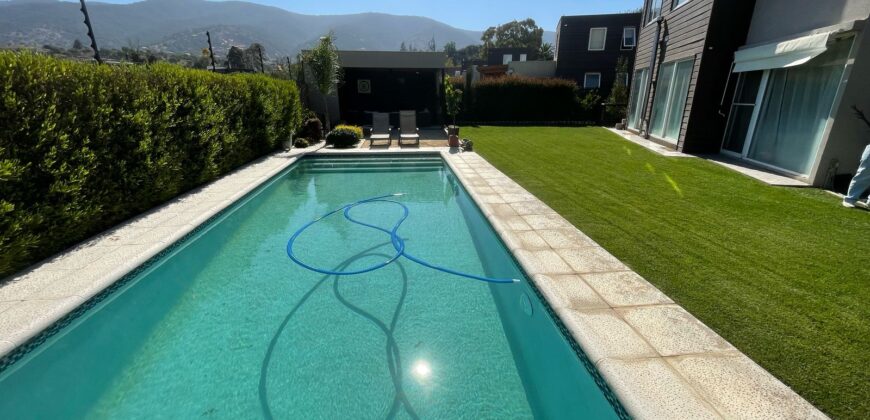 Gran casa en av eastman limache